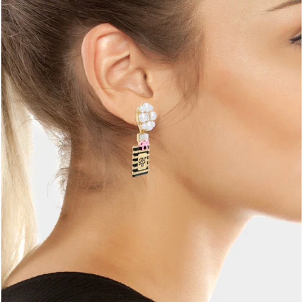 Betsey Johnson Going All Out Mismatch Perfume Pearl Earrings Ivory - Picture 3 of 5